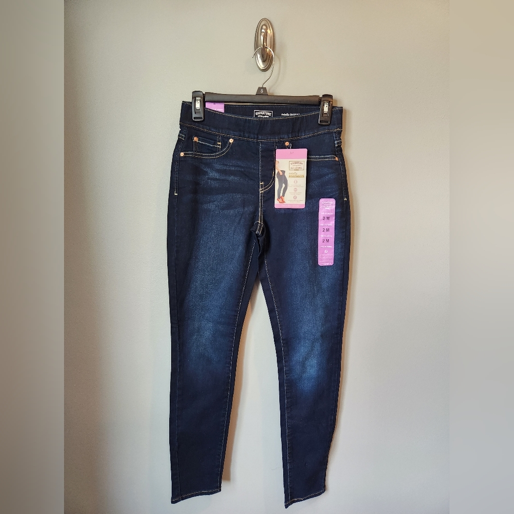 Signature by Levi Strauss Totally Shaping Pull On Skinny Jeans Size 2 NWT